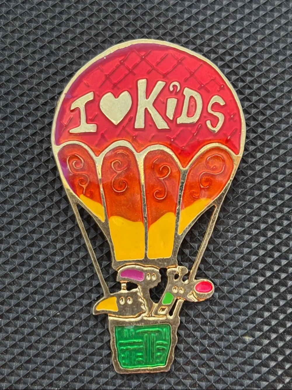 I ❤️ Kids Hot Air Balloon Enamel Lapel Pin – Colorful Adventure Brooch